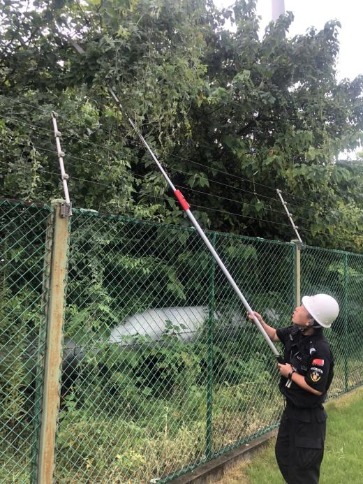 C:/Users/BA/Desktop/風(fēng)雨過后南京保安迅速行動，恢復(fù)安“寧”面貌/2.jpg2