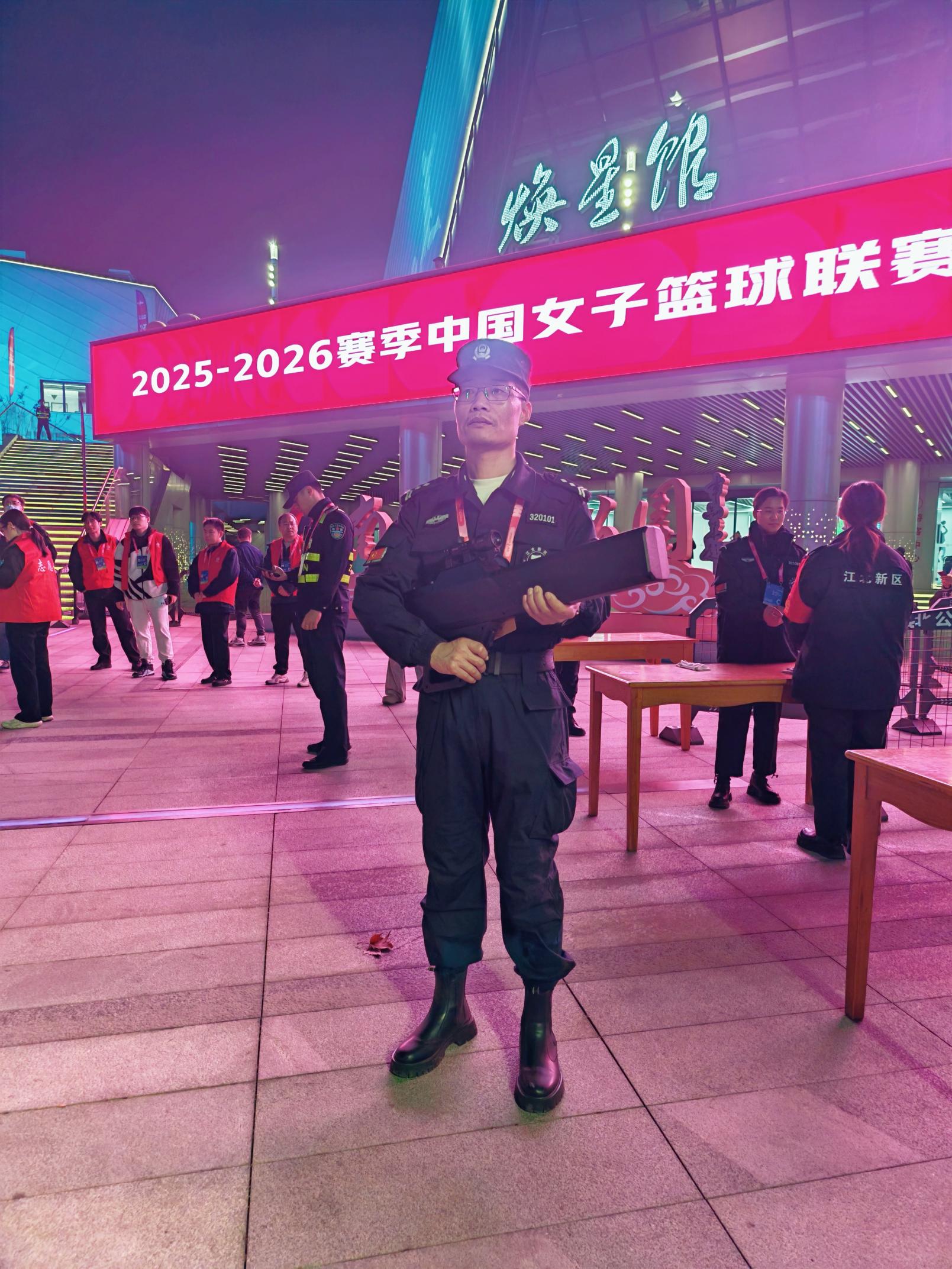 E:/25.12.10后 上傳網(wǎng)站留存/“保安衛(wèi)士”護(hù)航，熱血燃賽場！——南京市保安服務(wù)有限公司大廠分公司保障WCBA女籃聯(lián)賽激情開燃/照片/微信圖片_20251211080736_275_1.jpg微信圖片_20251211080736_275_1